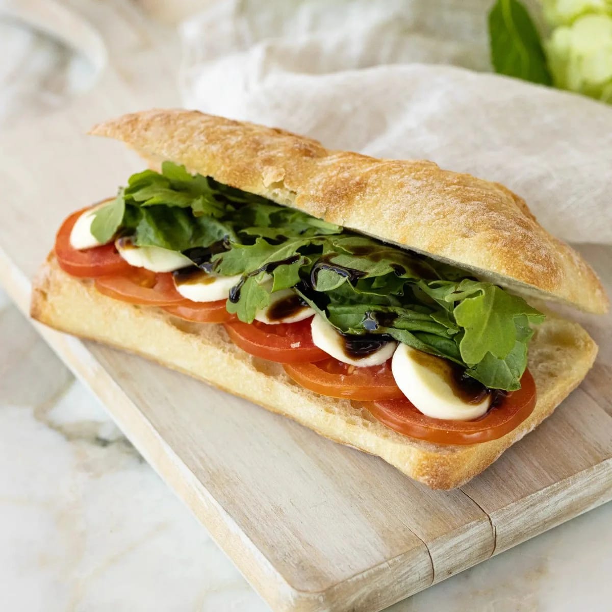 Fresh sandwich with tomatoes and greens — La Prep