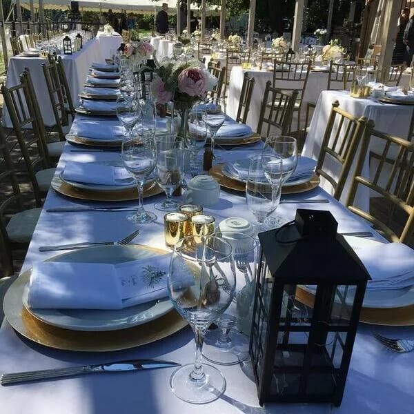 Tables set for an outdoor reception — Traiteur la Bonne Bouffe | TBB Catering